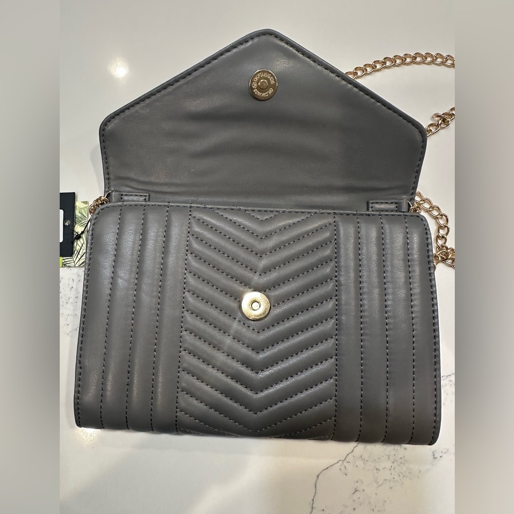 Badgley Mischka V Quilted Gray Crossbody Bag - Picture 6 of 9